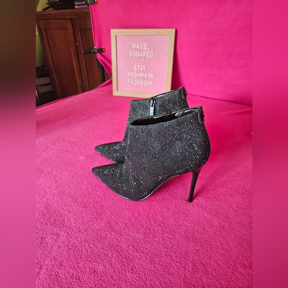 Guess Elegant Black Ankle Boots - Picture 1 of 7